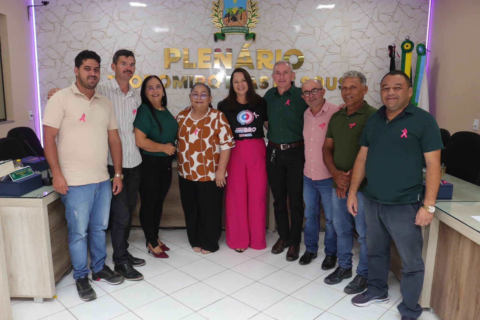 Em alusão ao Outubro Rosa, a Câmara Municipal de Monte Horebe realizou, nesta sexta-feira (24), uma palestra voltada à conscientização sobre a prevenção e o diagnóstico precoce do câncer de mama. 